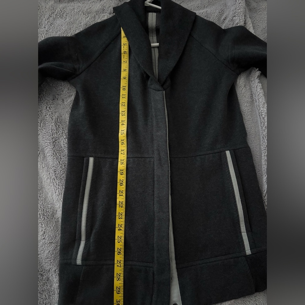 Lululemon Yin to my Yang Cardigan Size 4 - Picture 10 of 10
